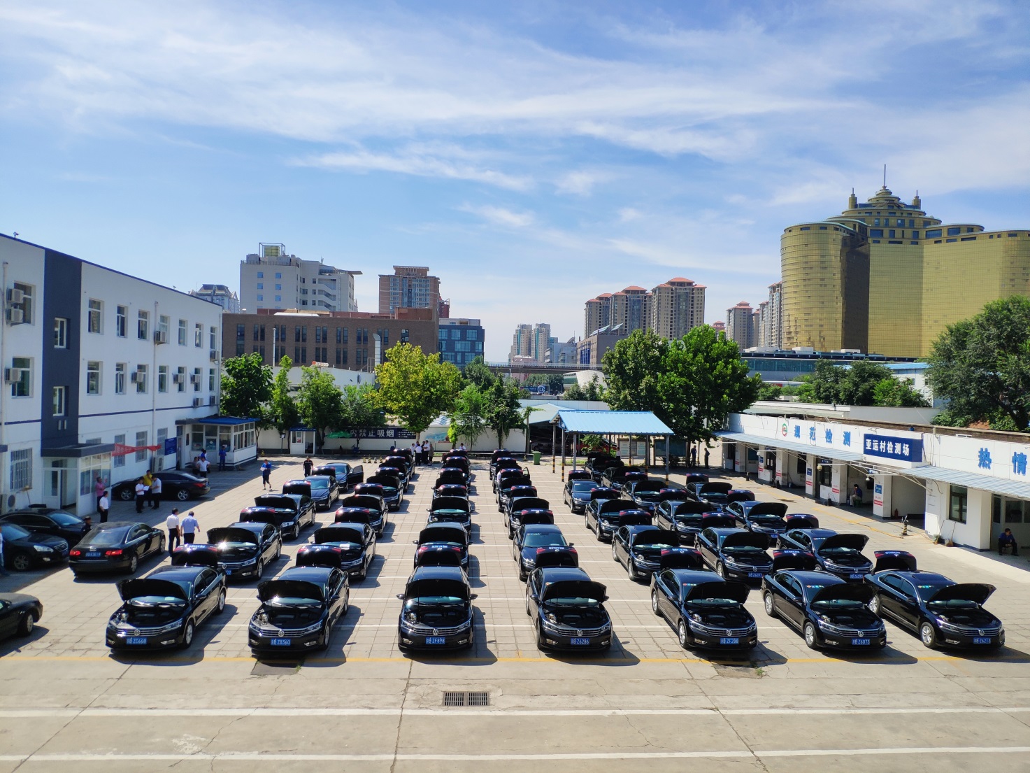 北汽集团修理分公司为中非论坛服务车辆全面体检(图1) 北汽集团修理分公司为中非论坛服务车辆全面体检(图1)