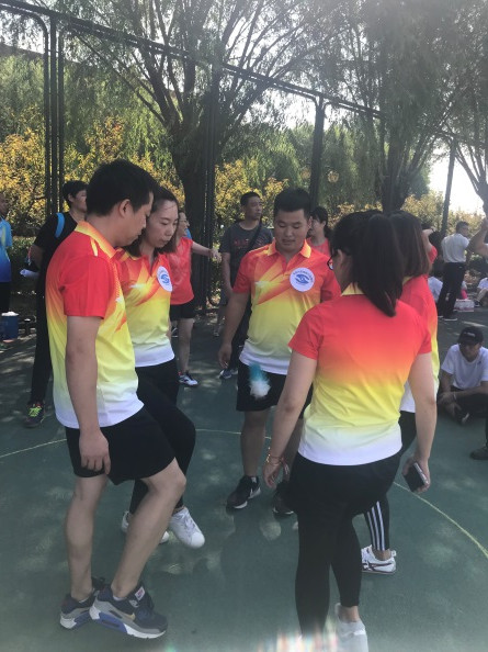 祥龙博瑞三分公司代表北京汽修协会参加交通职工运动会趣味竞赛项目(图2) 祥龙博瑞三分公司代表北京汽修协会参加交通职工运动会趣味竞赛项目(图2)