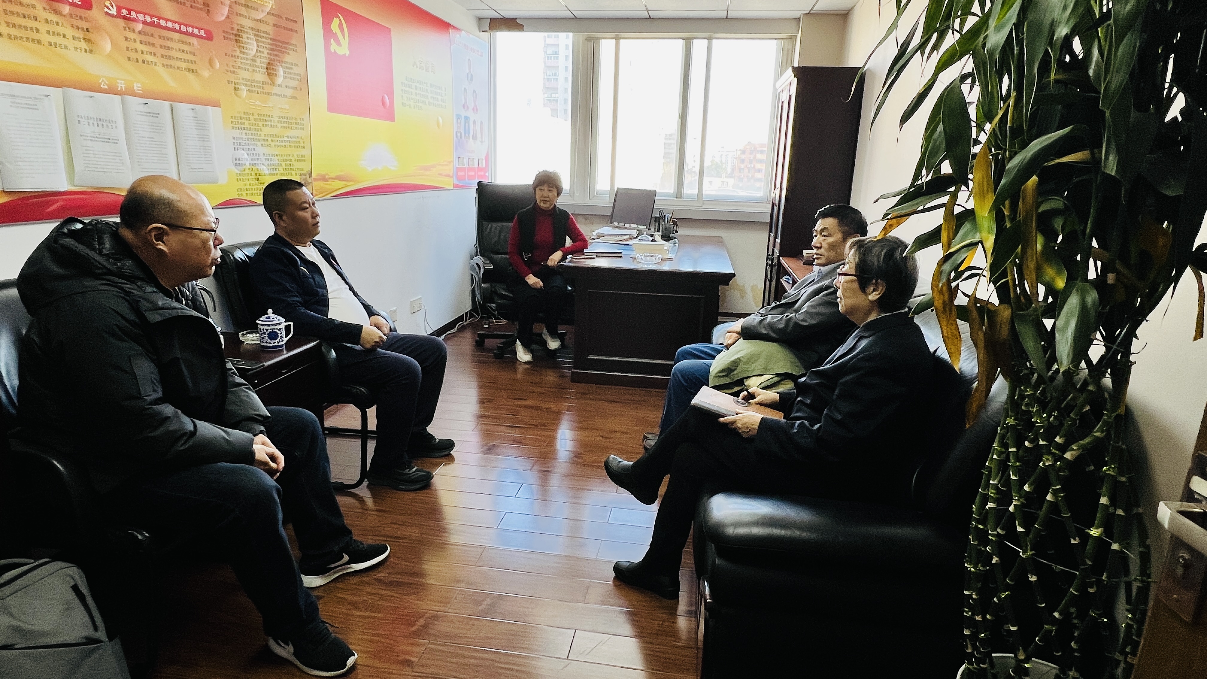 养装美分会与北京汽修行业协会携手共促车身点喷工艺规范化发展(图1)